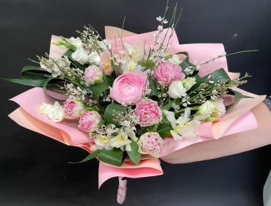 Цветы для любимой женщины, букеты девушке на день рождения купить в Москве – «Флорион»
